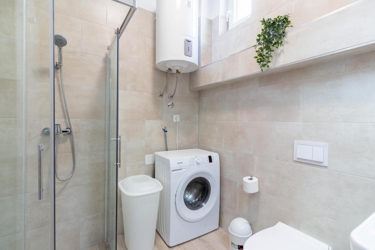 רייקה Apartments Fiorello מראה חיצוני תמונה