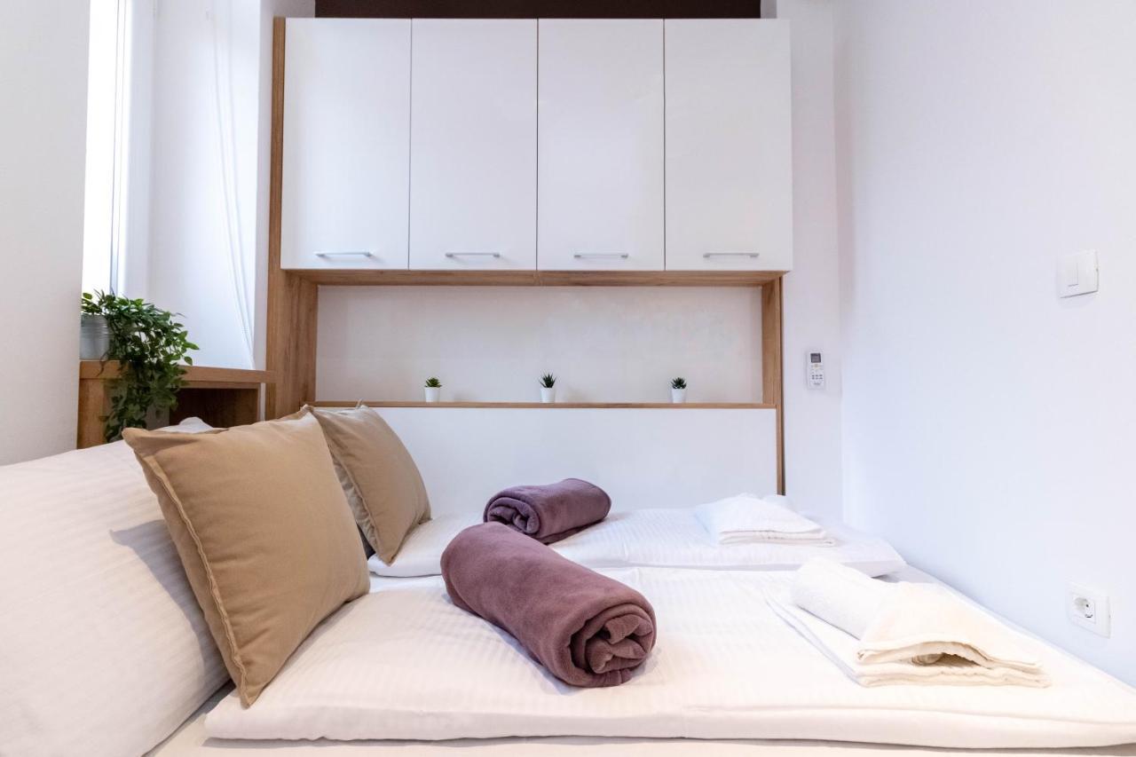 רייקה Apartments Fiorello מראה חיצוני תמונה