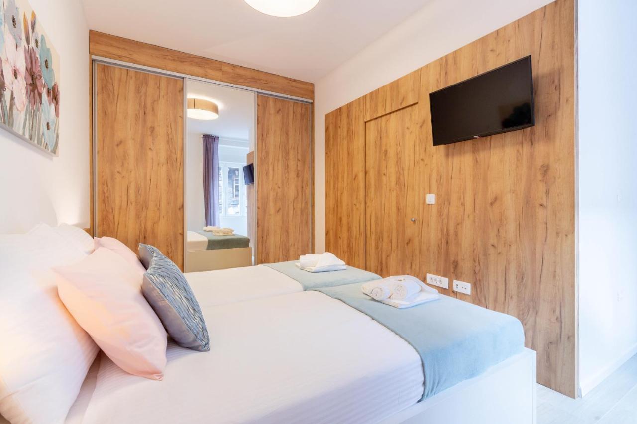 רייקה Apartments Fiorello מראה חיצוני תמונה
