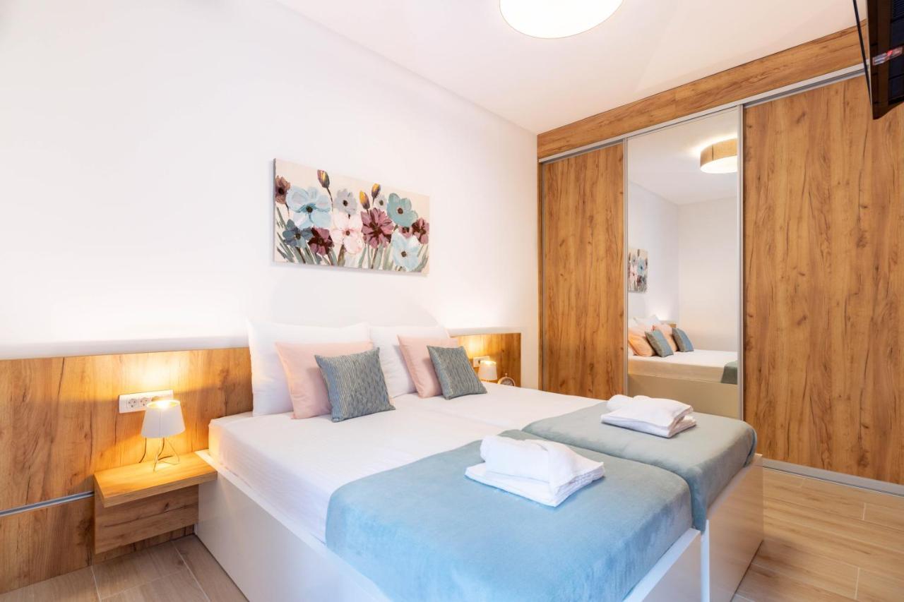 רייקה Apartments Fiorello מראה חיצוני תמונה