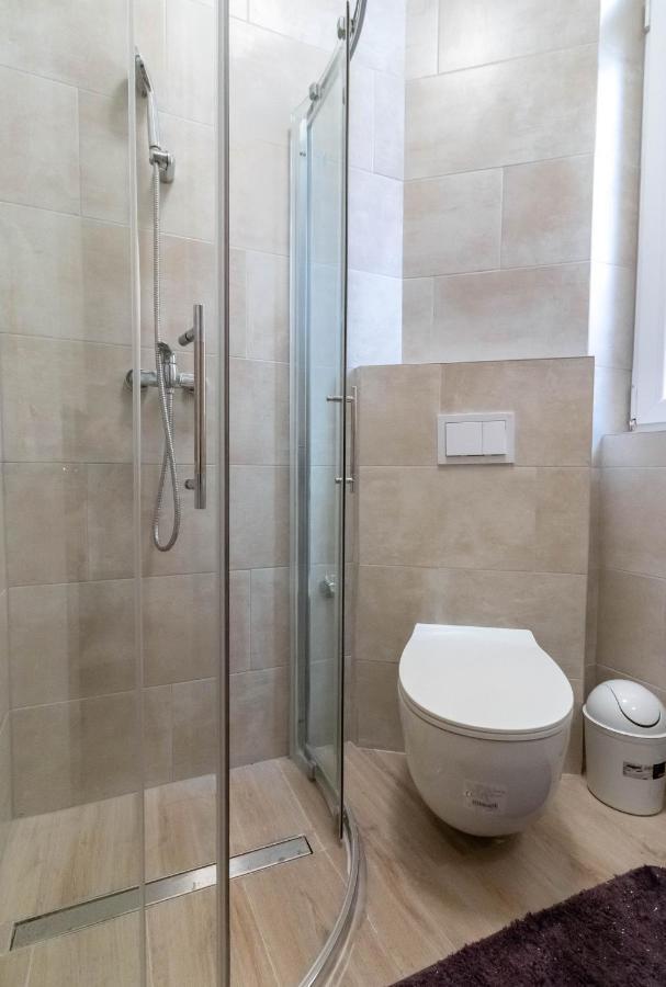 רייקה Apartments Fiorello מראה חיצוני תמונה