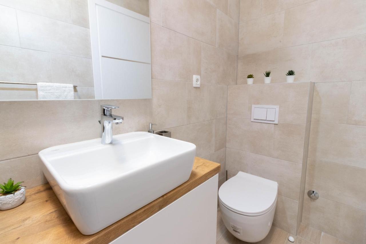 רייקה Apartments Fiorello מראה חיצוני תמונה