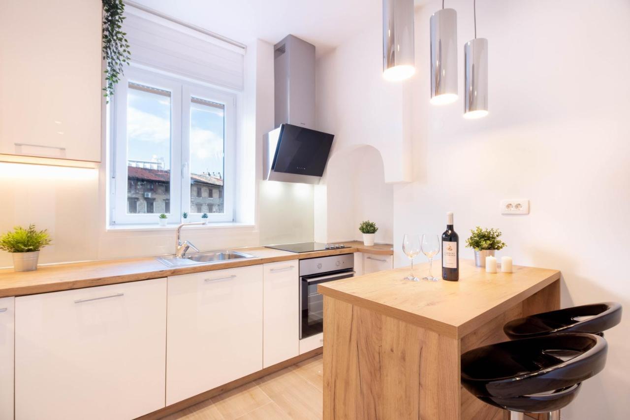 רייקה Apartments Fiorello מראה חיצוני תמונה