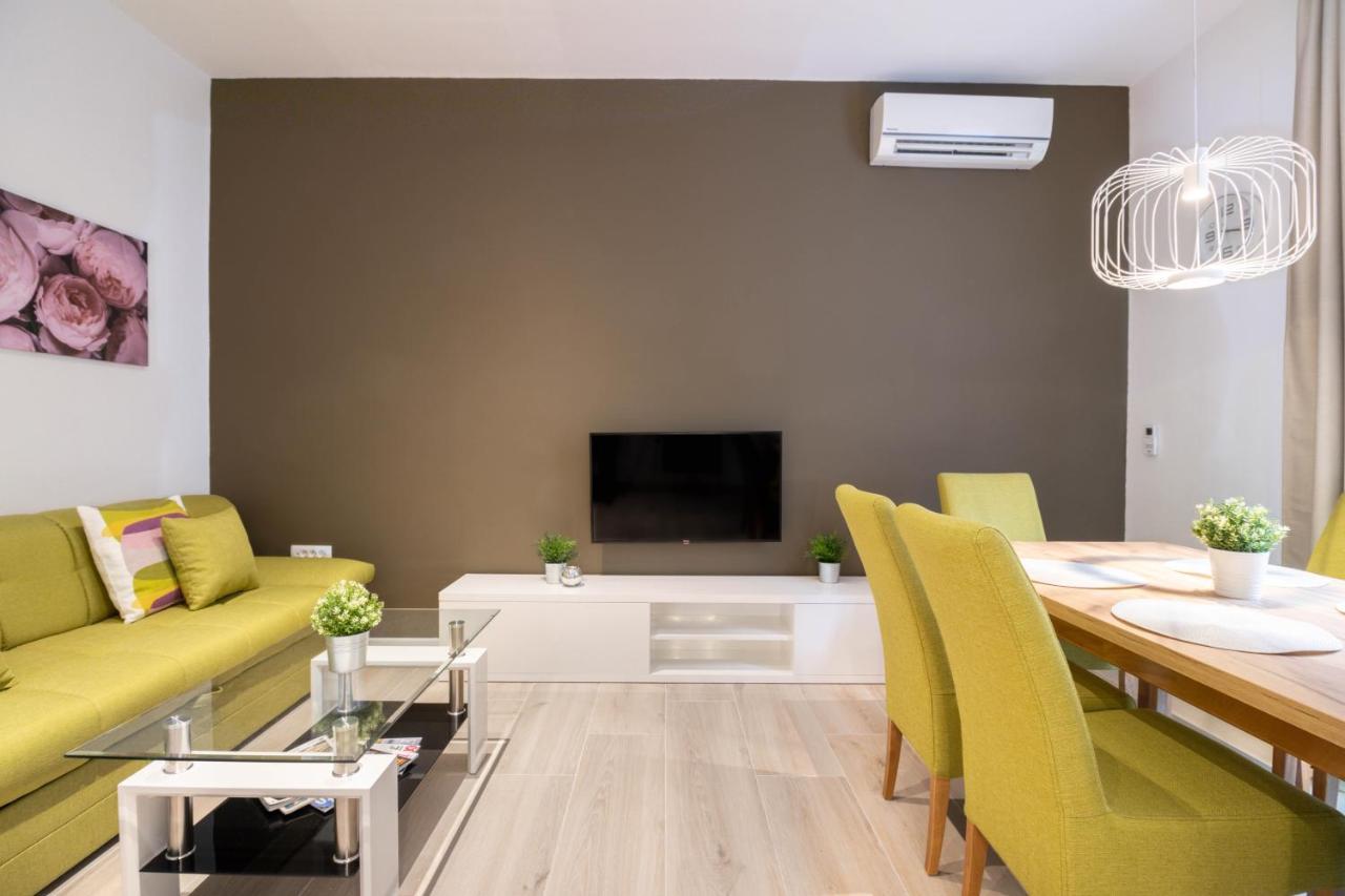 רייקה Apartments Fiorello מראה חיצוני תמונה