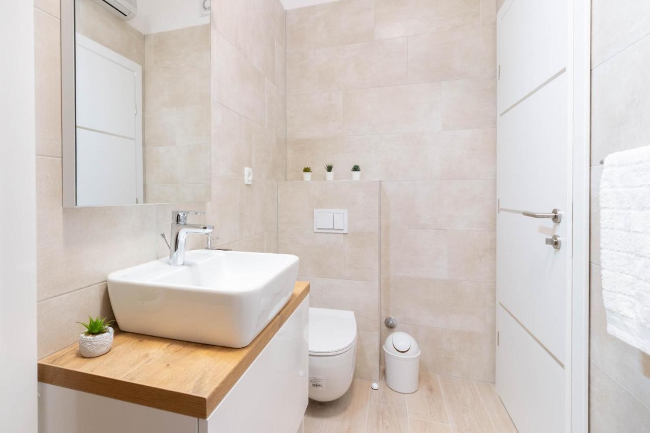 רייקה Apartments Fiorello מראה חיצוני תמונה